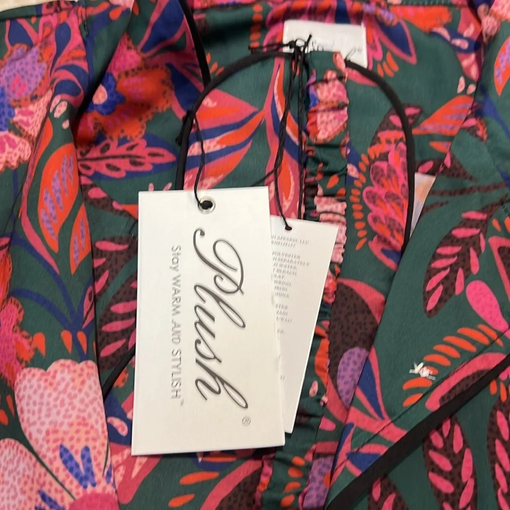 REVOLVE PLUSH Floral Pajama Set With Eye Mask Size Small